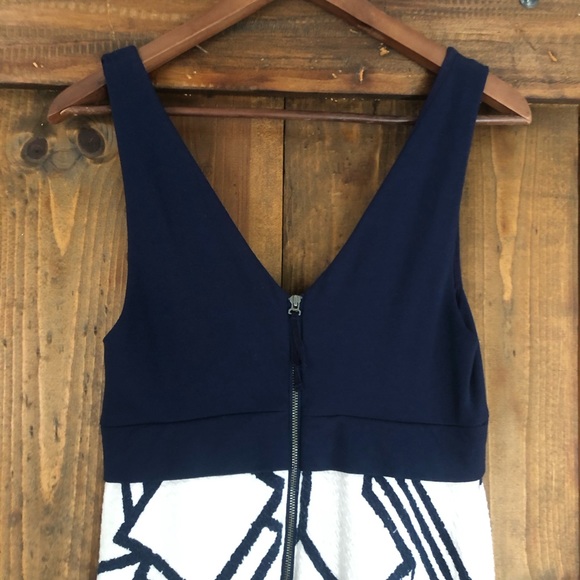 Anthropologie HD in Paris Ardmore Dress in blue and white print. Size: 4 - Picture 8 of 12